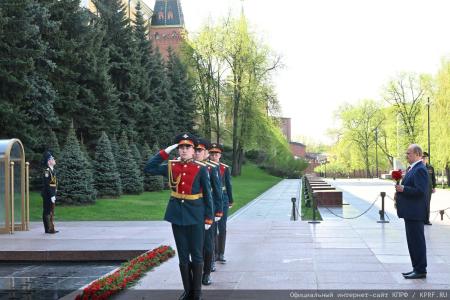 «Ленин впервые заставил капитал потесниться и создал государство рабочих и крестьян»