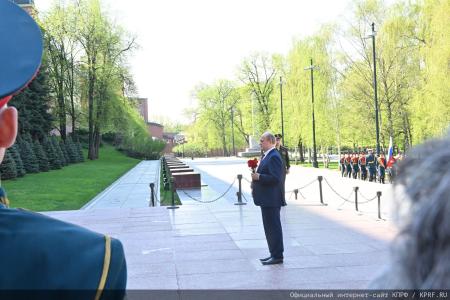 «Ленин впервые заставил капитал потесниться и создал государство рабочих и крестьян»