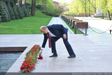 «Ленин впервые заставил капитал потесниться и создал государство рабочих и крестьян»