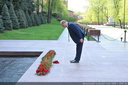 «Ленин впервые заставил капитал потесниться и создал государство рабочих и крестьян»