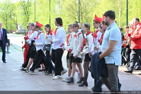 «Ленин впервые заставил капитал потесниться и создал государство рабочих и крестьян»
