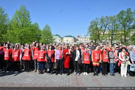 «Ленин впервые заставил капитал потесниться и создал государство рабочих и крестьян»