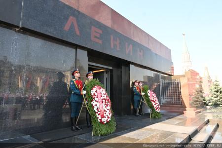 «Ленин впервые заставил капитал потесниться и создал государство рабочих и крестьян»