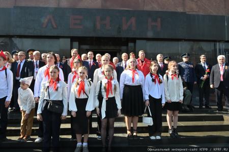 «Ленин впервые заставил капитал потесниться и создал государство рабочих и крестьян»