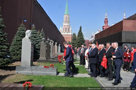 «Ленин впервые заставил капитал потесниться и создал государство рабочих и крестьян»