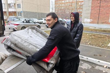 Тюменские коммунисты собрали и передали теплоизоляционные материалы для бойцов СВО