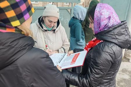Тюменская область. Активисты КПРФ провели в Тюмени акцию в рамках Народного Референдума, в ходе которой собрали свыше 100 подписей