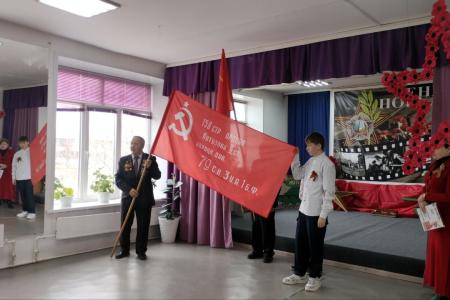 Медали, книги и алые знамёна вручили коммунисты столицы Забайкалья коллективу Центра помощи детям