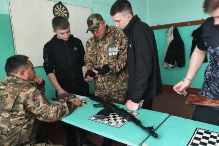 Забайкальские коммунисты-ветераны СВО провели для учащихся Уроки Мужества