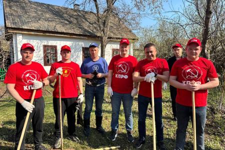 Ульяновские коммунисты провели субботник в доме-музее имени В.И. Ленина