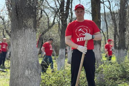 Ульяновские коммунисты провели субботник в доме-музее имени В.И. Ленина