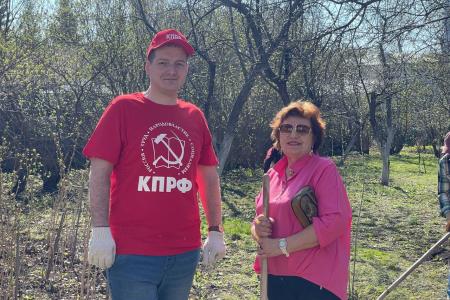 Ульяновские коммунисты провели субботник в доме-музее имени В.И. Ленина