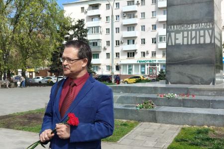 «Ленин - наша сила и гордость!»: в Ростове возложили цветы в честь 155-летия вождя мирового пролетариата
