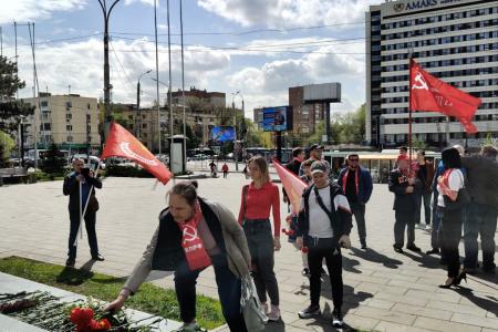 «Ленин - наша сила и гордость!»: в Ростове возложили цветы в честь 155-летия вождя мирового пролетариата