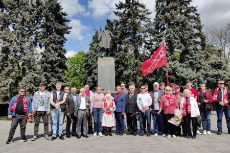 «Ленин - наша сила и гордость!»: в Ростове возложили цветы в честь 155-летия вождя мирового пролетариата