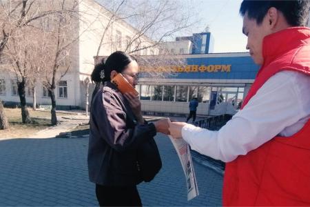 Народный референдум КПРФ в Туве: комсомольцы Кызыла продолжают акцию
