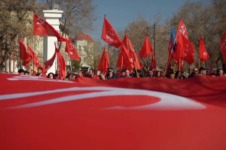 16 апреля в Оренбурге развернули Знамя Победы площадью 200 кв. метров