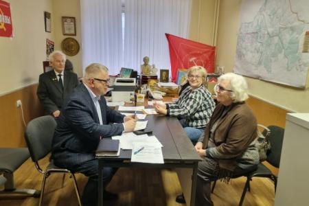 Руководитель фракции КПРФ в Мособлдуме Александр Наумов провел прием жителей в Ленинском городском округе