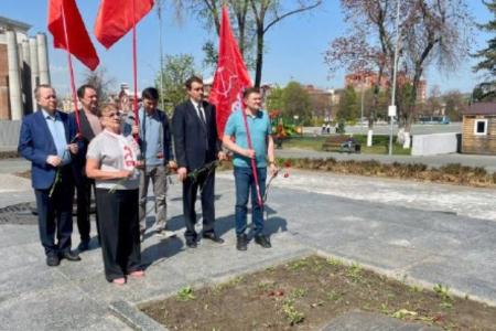 В Саратове КПРФ достойно отметила 155-летие со дня рождения В.И. Ленина