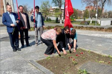В Саратове КПРФ достойно отметила 155-летие со дня рождения В.И. Ленина