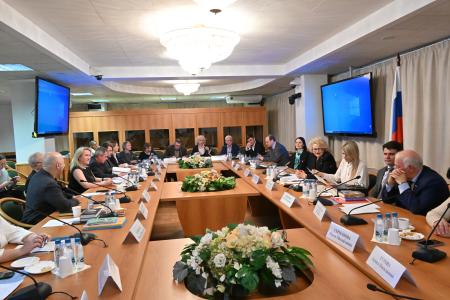 Комитет Государственной Думы по защите семьи, вопросам отцовства материнства и детства провёл круглый стол на тему «Детская литература и детские медиа: современное состояние, проблемы и пути решения»