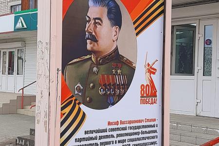 ХМАО-Югра. Коммунисты, в канун 9 мая, украсили город Советский портретами маршалов и адмиралов Великой Победы