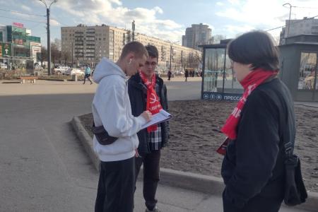 В Петербурге развернулся массовый сбор подписей в рамках народного референдума