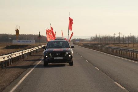 16 апреля в Оренбурге развернули Знамя Победы площадью 200 кв. метров