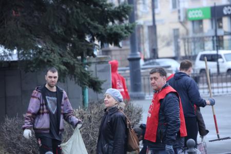 В Омске отметили праздник субботником