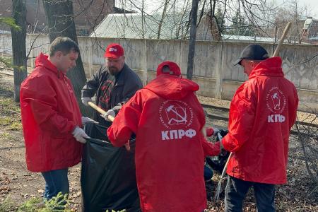 Костромские коммунисты провели ленинские субботники
