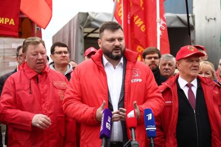 Вырвать с корнем фашизм и бандеровщину на Украине! Коммунисты из Москвы приняли активное участие в отправке гуманитарного груза на Донбасс