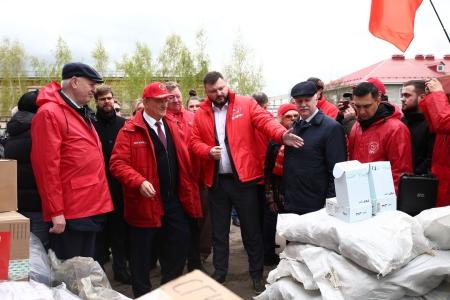 Вырвать с корнем фашизм и бандеровщину на Украине! Коммунисты из Москвы приняли активное участие в отправке гуманитарного груза на Донбасс