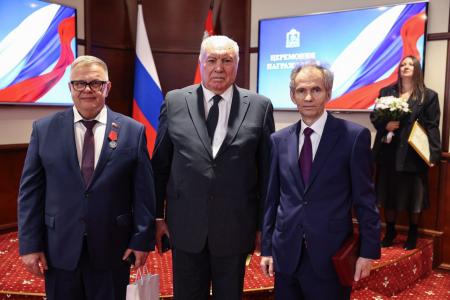 Руководитель фракции КПРФ в Мособлдуме Александр Наумов награжден государственной наградой