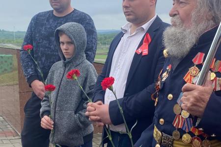 Воронежские коммунисты накануне Дня Победы почтили память красноармейцев Николая Загорского, Вячеслава Горбаконя  и крестьянина Якова Доровских