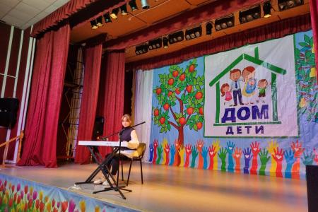Московская область. Депутат КПРФ Александр Наумов посетил детский фестиваль «ДомДети»