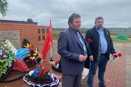 Воронежские коммунисты накануне Дня Победы почтили память красноармейцев Николая Загорского, Вячеслава Горбаконя  и крестьянина Якова Доровских