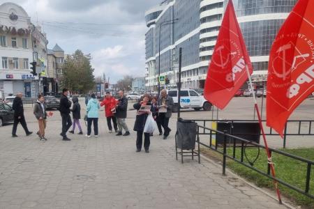 Несмотря на запрет первомайского митинга, коммунисты Амурской области провели красную маёвку в центре Благовещенска