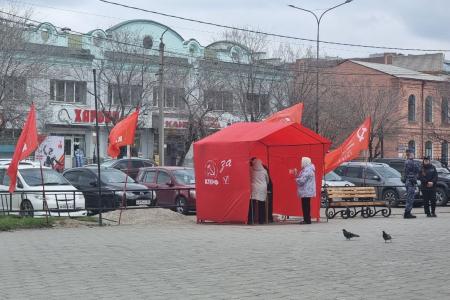 Несмотря на запрет первомайского митинга, коммунисты Амурской области провели красную маёвку в центре Благовещенска