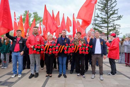 Память, объединяющая поколения: Красноярск отметил День Победы с красными знамёнами в сердце