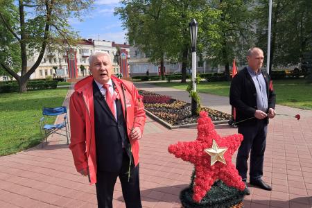 Главнокомандующий и маршалы Победы в строю Тамбовского коммунистического батальона!