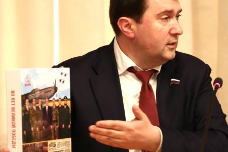 Олег Лебедев провёл в Государственной Думе круглый стол, посвященный продовольственной безопасности, развитию пчеловодства и охране окружающей среды