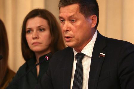 Олег Лебедев провёл в Государственной Думе круглый стол, посвященный продовольственной безопасности, развитию пчеловодства и охране окружающей среды