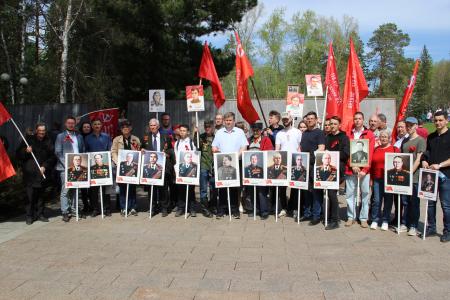Томские коммунисты приняли участие в шествии в честь Дня Победы