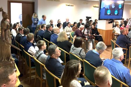Олег Лебедев провёл в Государственной Думе круглый стол, посвященный продовольственной безопасности, развитию пчеловодства и охране окружающей среды