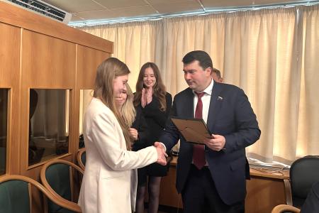 Олег Лебедев провёл в Государственной Думе круглый стол, посвященный продовольственной безопасности, развитию пчеловодства и охране окружающей среды