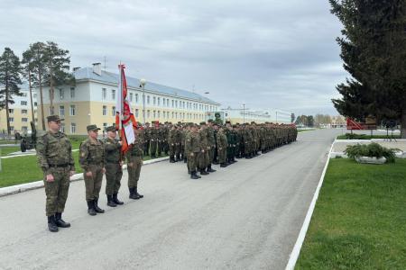 Свердловская область. Коммунисты поздравили военнослужащих с 80-летием Великой Победы