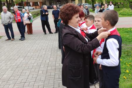 Юные новгородцы торжественно вступили в ряды пионеров