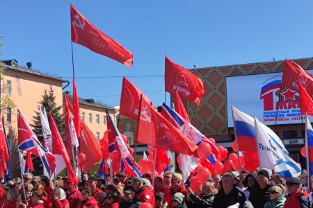 Новгородские коммунисты проводят первомайские акции