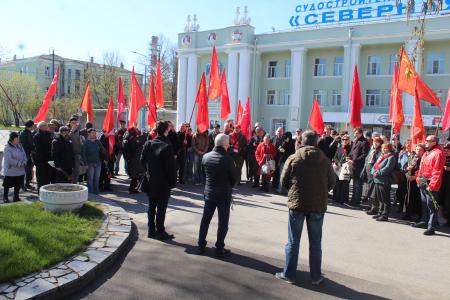 Санкт-Петербург. Коммунисты провели первомайское мероприятие у памятника первой маевке