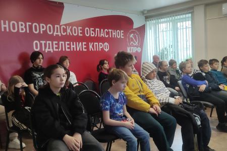 Стать пионерами готовятся 20 юных новгородцев